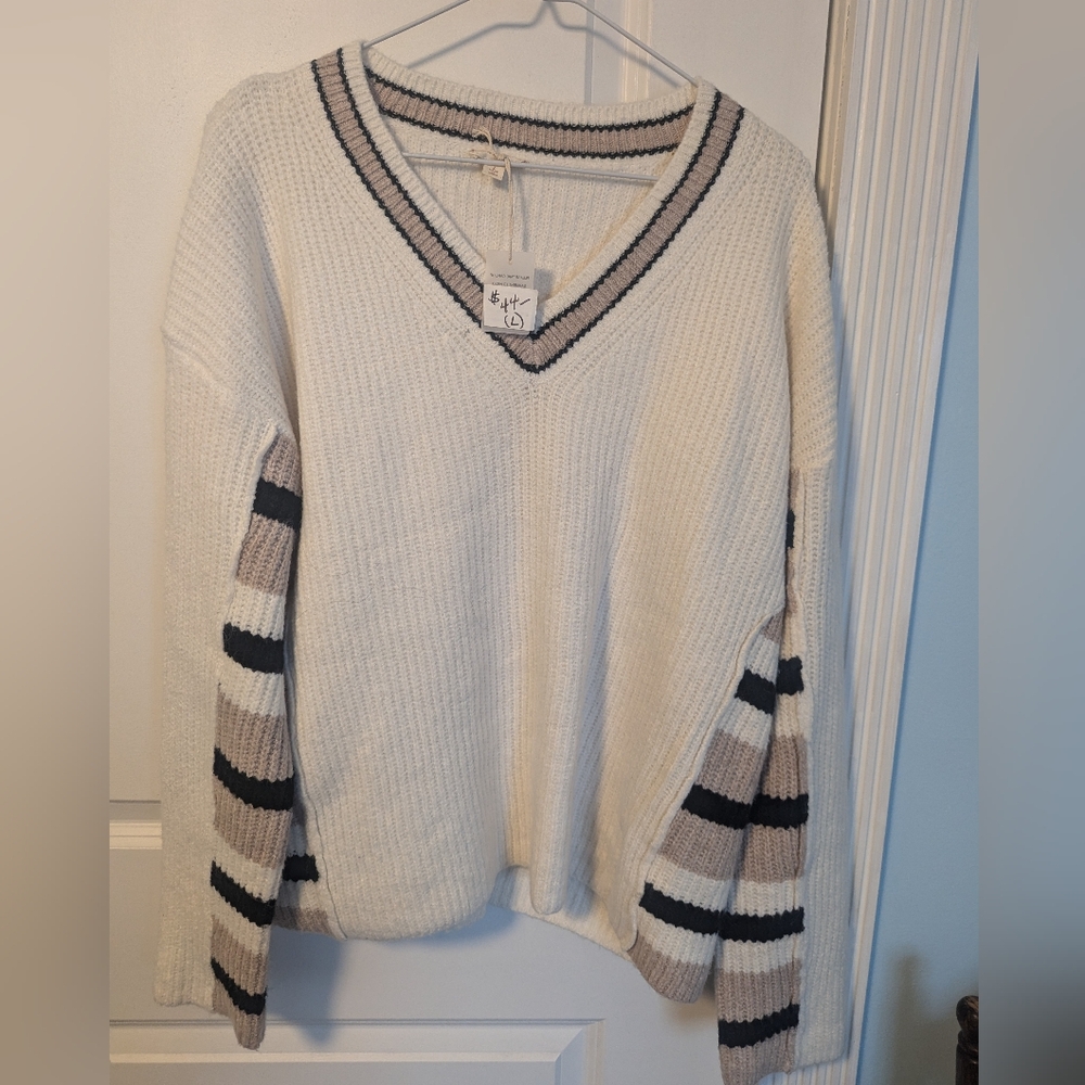 🔥NWT🔥 L Cashmere Hem and Thread Wild Side Prints Cream Sweater